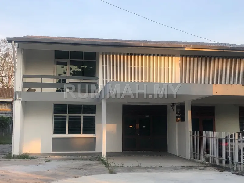 9-bedroom house in George Town, Penang for sale — 2 Storey Semi-Detached @ Jalan Berek For Sale