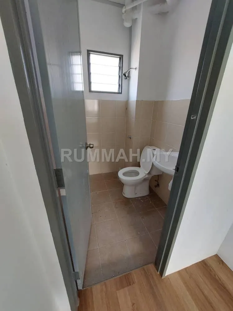condo in Teluk Kumbar, Penang — photo 2