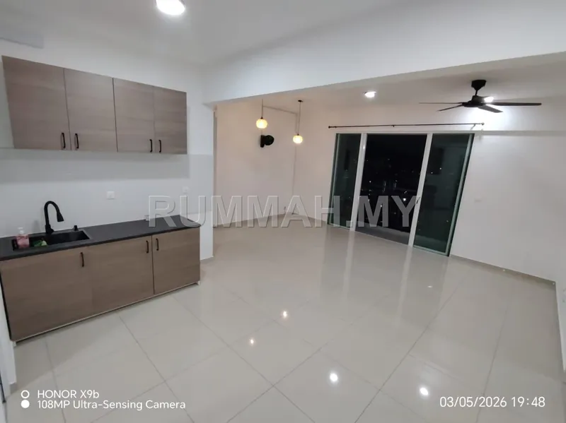 3-bedroom condo in Gelugor, Penang for rent — Condo for Rent @ Ideal Residency, Gelugor | Partly Furnished