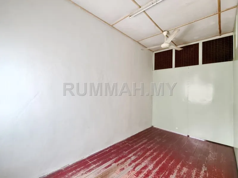 4-bedroom house in George Town, Penang for sale — Jalan dharma  10min to komtar