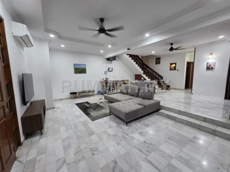 Semi-D Landed at Jalan Kelawai for Rent