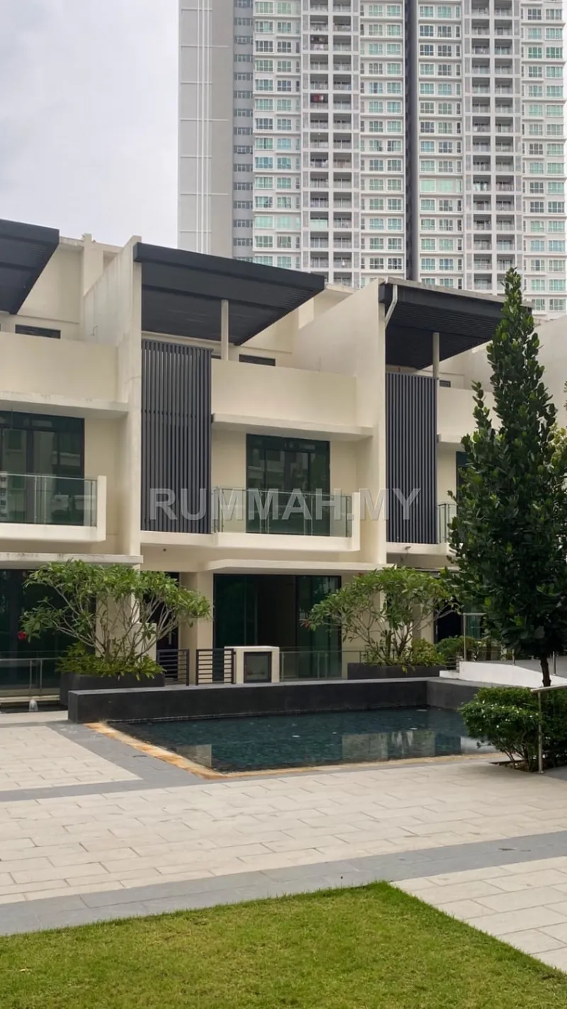 4-bedroom house in Relau, Penang for sale — Townhouse for Sale @ Iconic Skies, Relau | Freehold