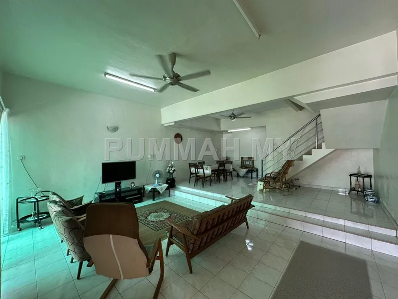 5-bedroom house in George Town, Penang for sale — Greenlane 2 storey terrace lintang delima freehold concrete