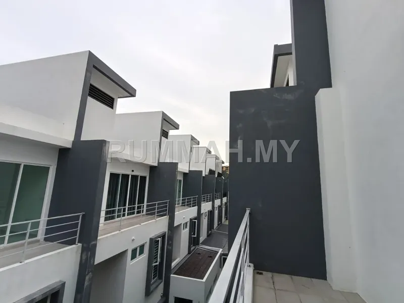 4-bedroom house in Bayan Lepas, Penang for sale — Tierra Residence Bayan Lepas