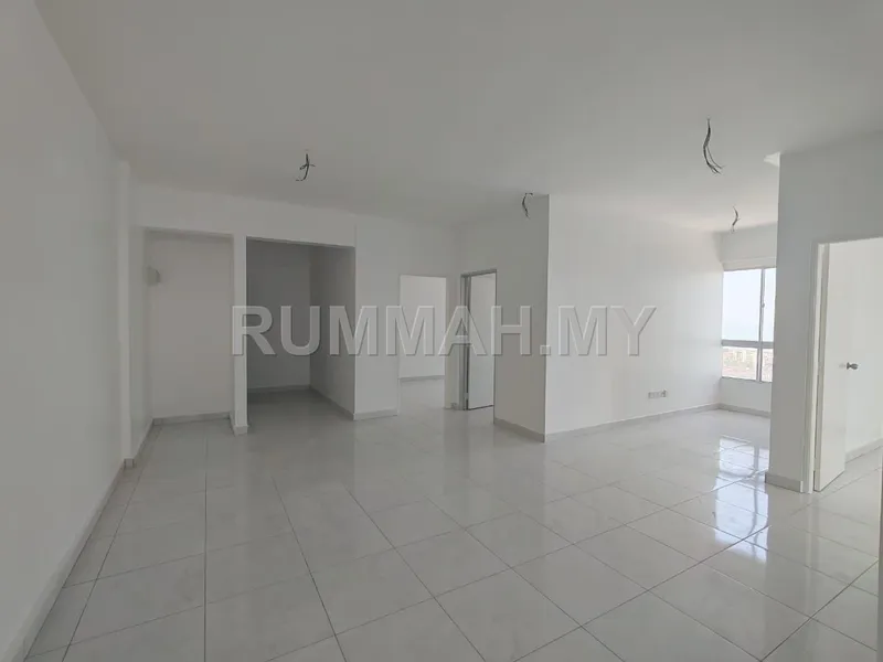 Tanjung Tokong unit for SALE, Self furnished, Big unit & Low density