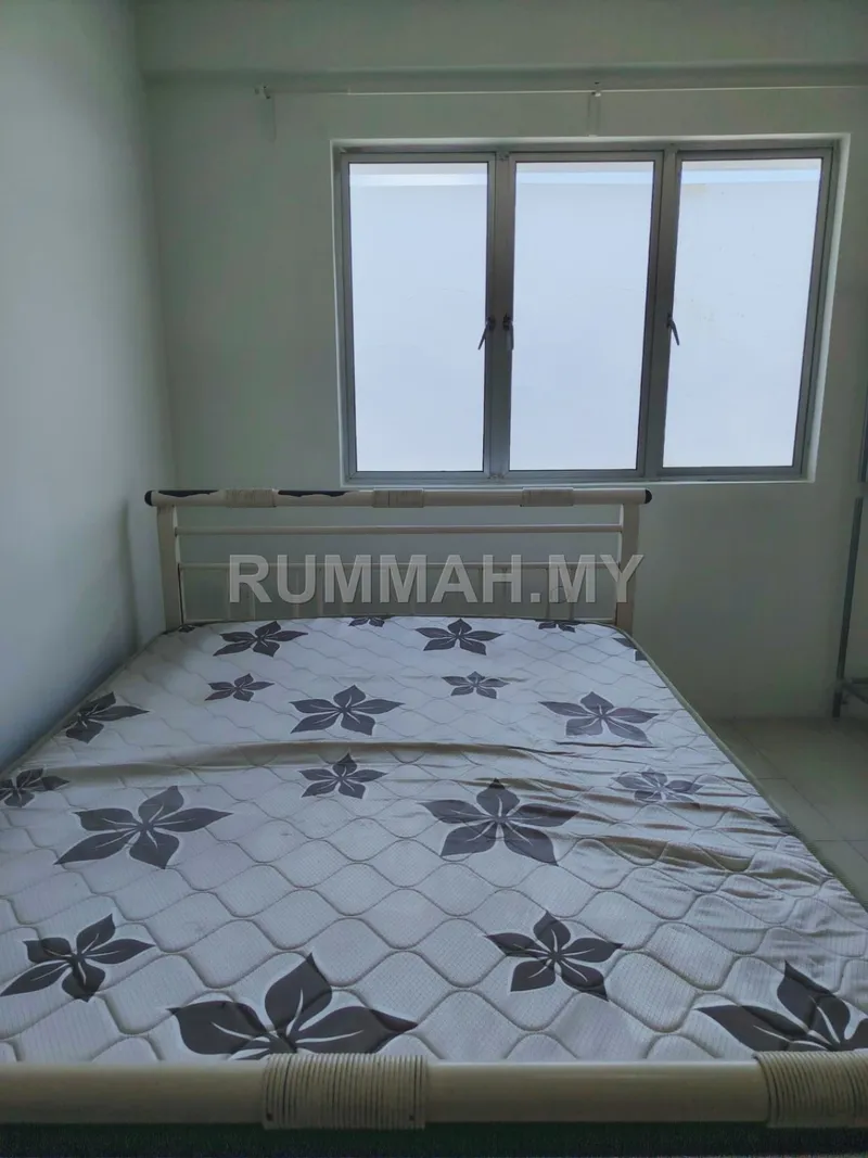 3-bedroom condo in Batu Kawan, Penang for rent — Apartment for Rent @ Pangsapuri Suria 1, Batu Kawan | Partly Furnished