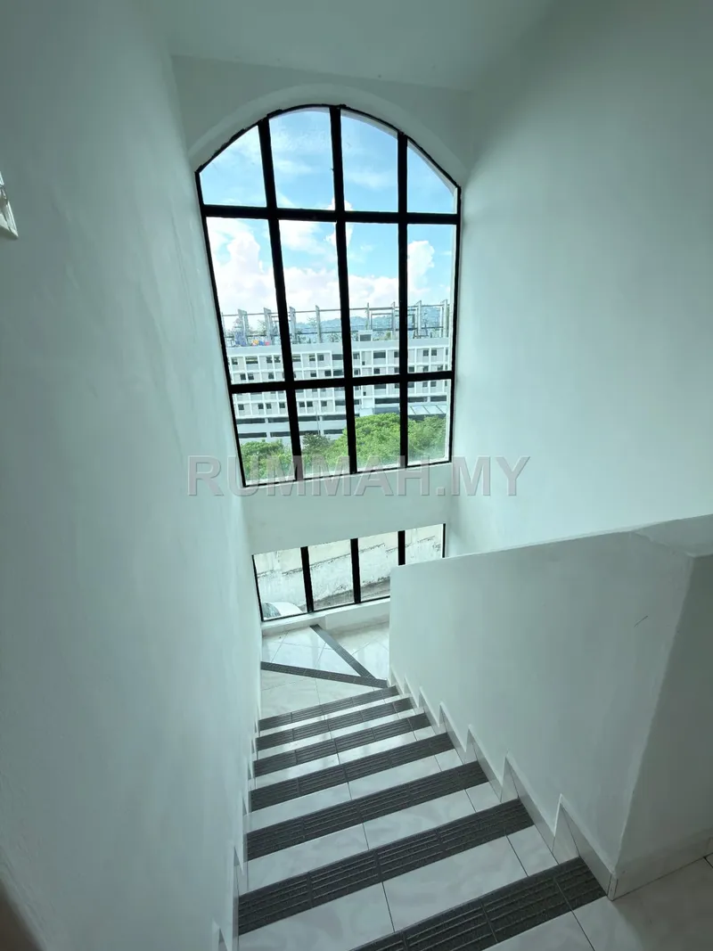 4-bedroom house in Sungai Nibong, Penang for sale — Krystal court 3 storey townhouse sungai nibong bayan lepas