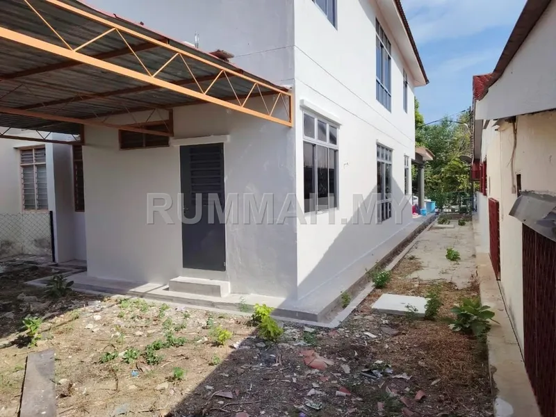 4-bedroom house in Nibong Tebal, Penang for sale —  Extra Land, Nibong Tebal Taman Tekukur Indah Double Storey Semi-D, No facing house