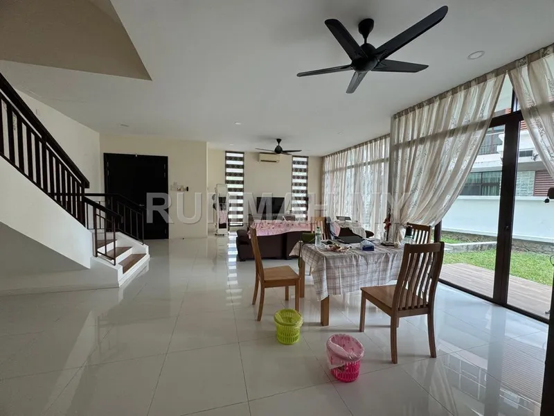 6-bedroom house in Batu Ferringhi, Penang for sale — 3-Storey House for Sale @ Tropika Ferringhi Residensi, Batu Ferringhi | Renovated