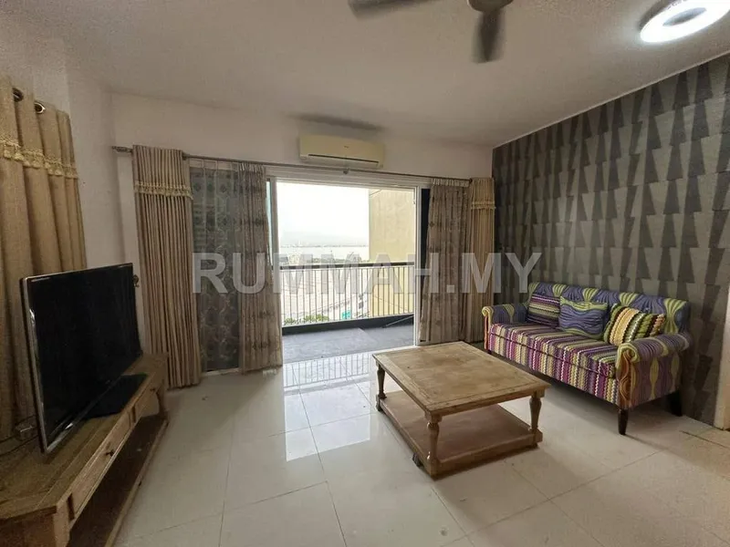 3-bedroom condo in Gelugor, Penang for rent — Platino Nicely Renovated For Rent 2096 Sqft ! 