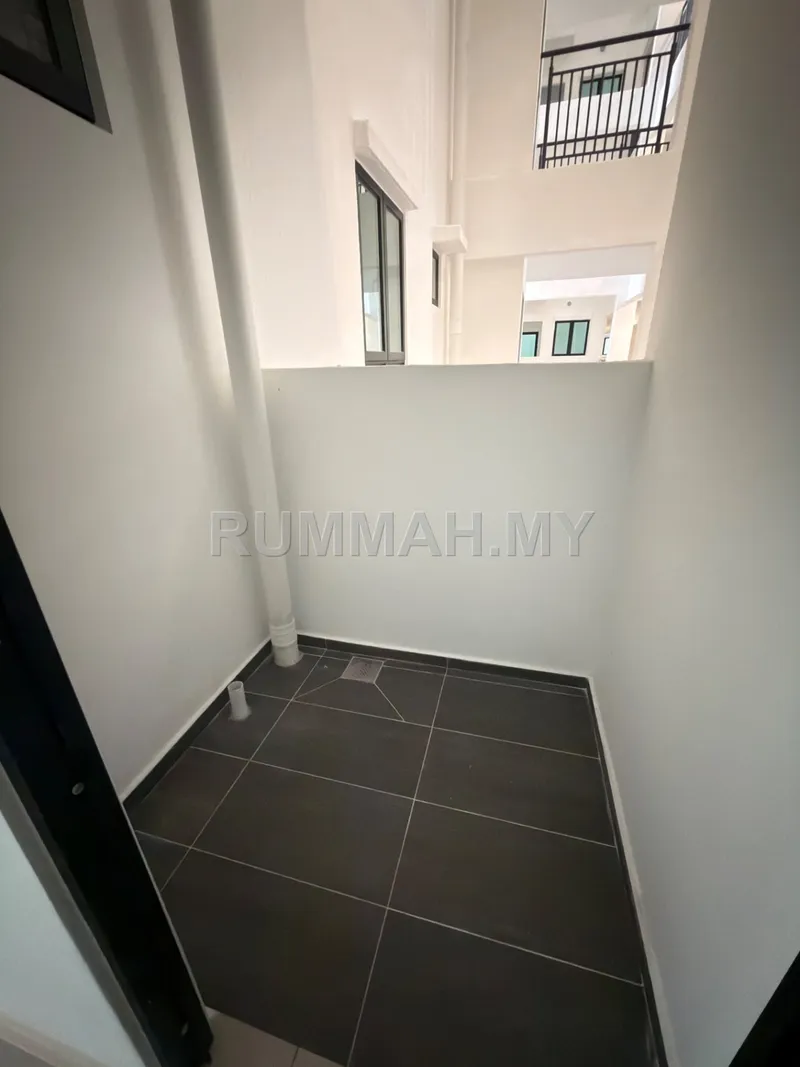 condo in Teluk Kumbar, Penang — photo 2