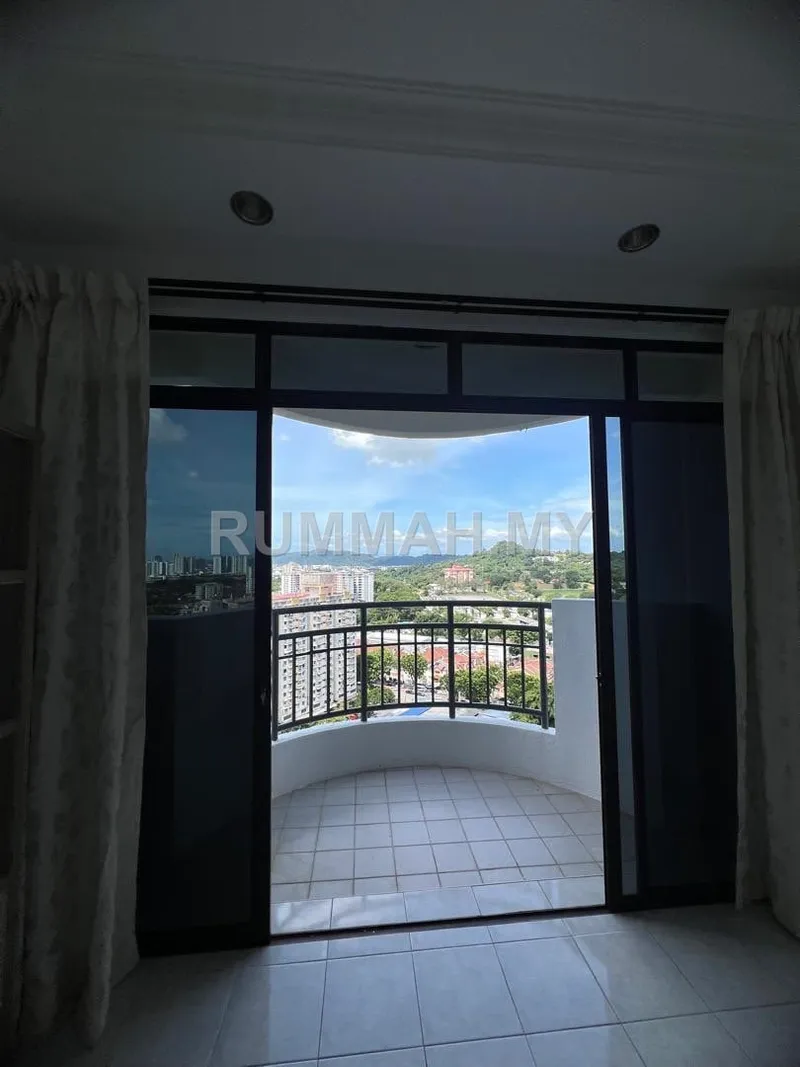 3-bedroom condo in Sungai Ara, Penang for sale — Vistaria condo middle floor nice view sungai ara 1023sf
