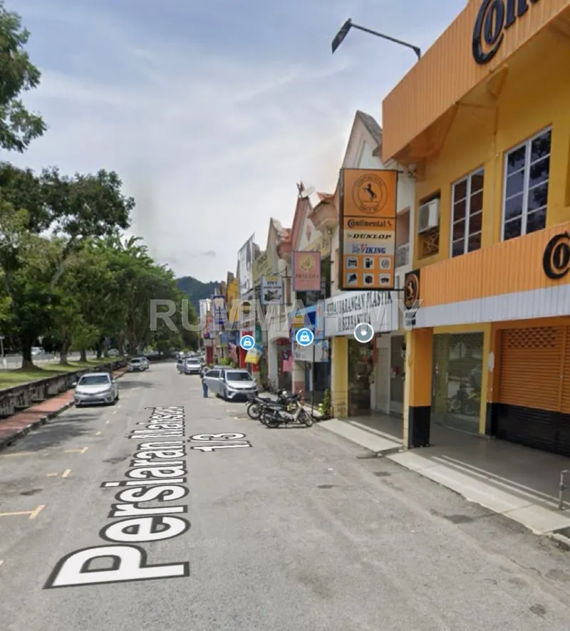 Sunway tunas shop lot facing main road