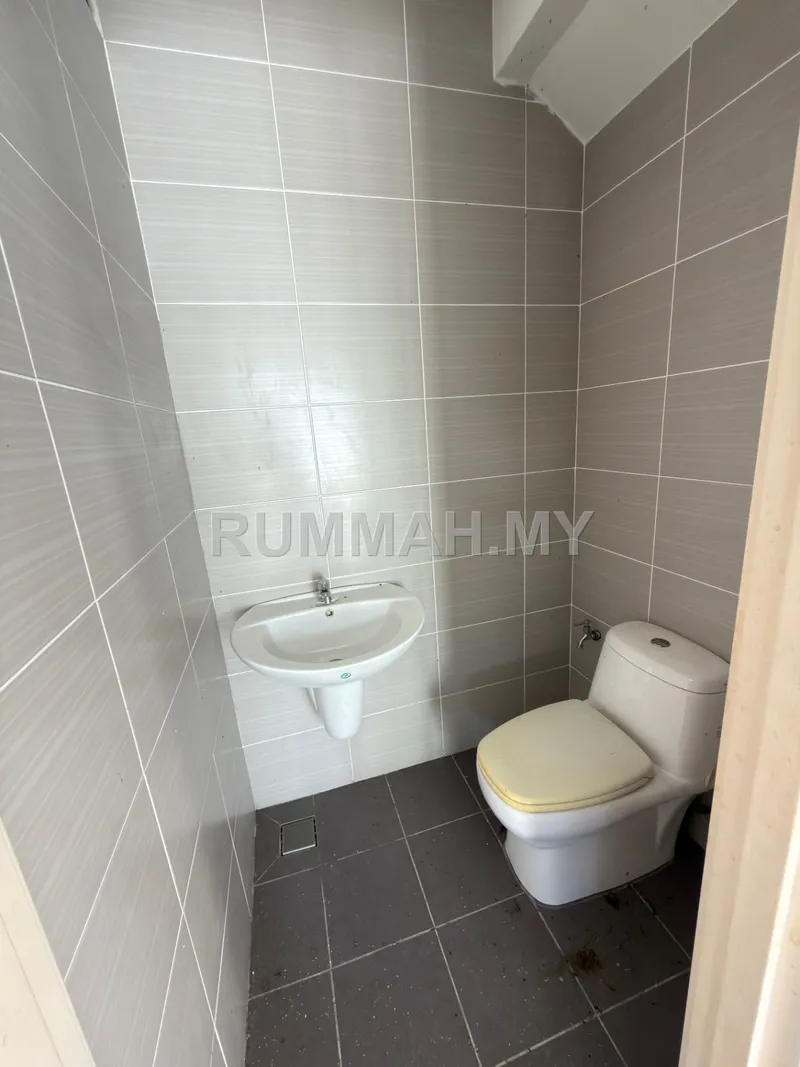 house in Bukit Jambul, Penang — photo 2
