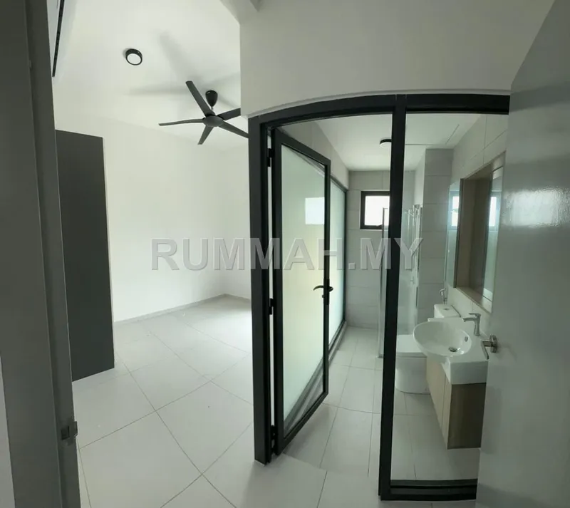 3-bedroom condo for sale in Batu Kawan, Penang - Amazingly Cheap Unit At Batu Kawan Now!!