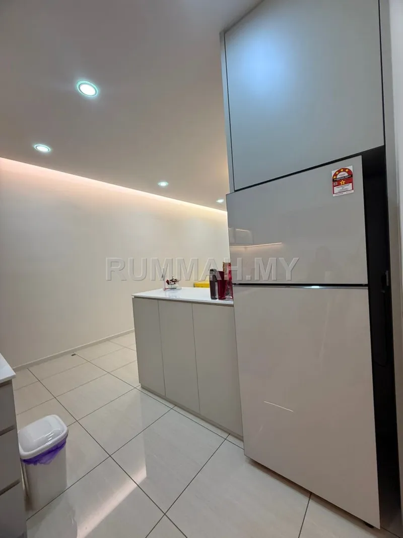 4-bedroom condo in Bayan Lepas, Penang for rent — Queens Condo for Rent @ Quenns residences, Q1 | Seaview