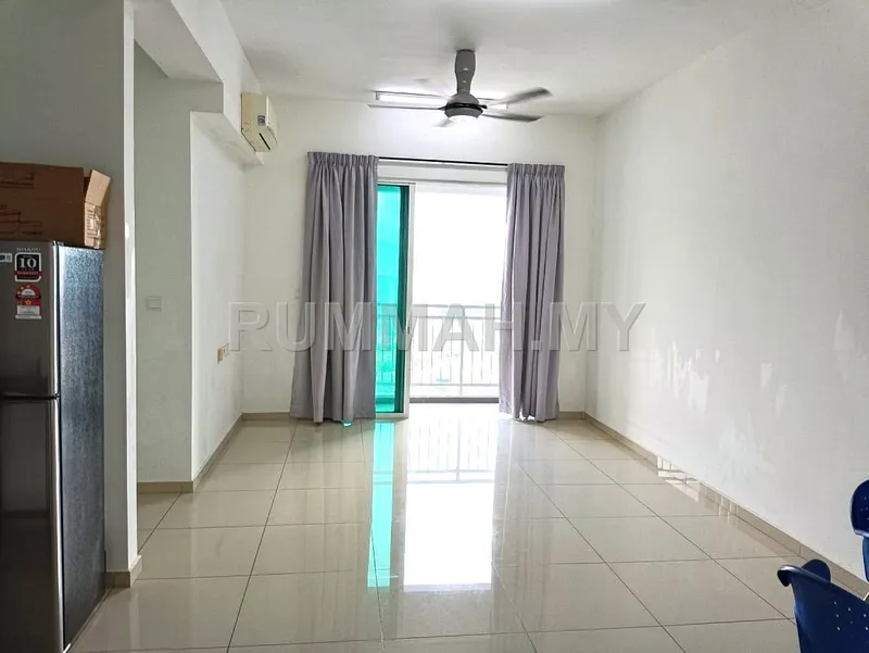 3-bedroom condo in Bayan Lepas, Penang for rent — Solaria Residences/Bayan Lepas/1115 Sqft/Partial Furnished/2 Car Parks