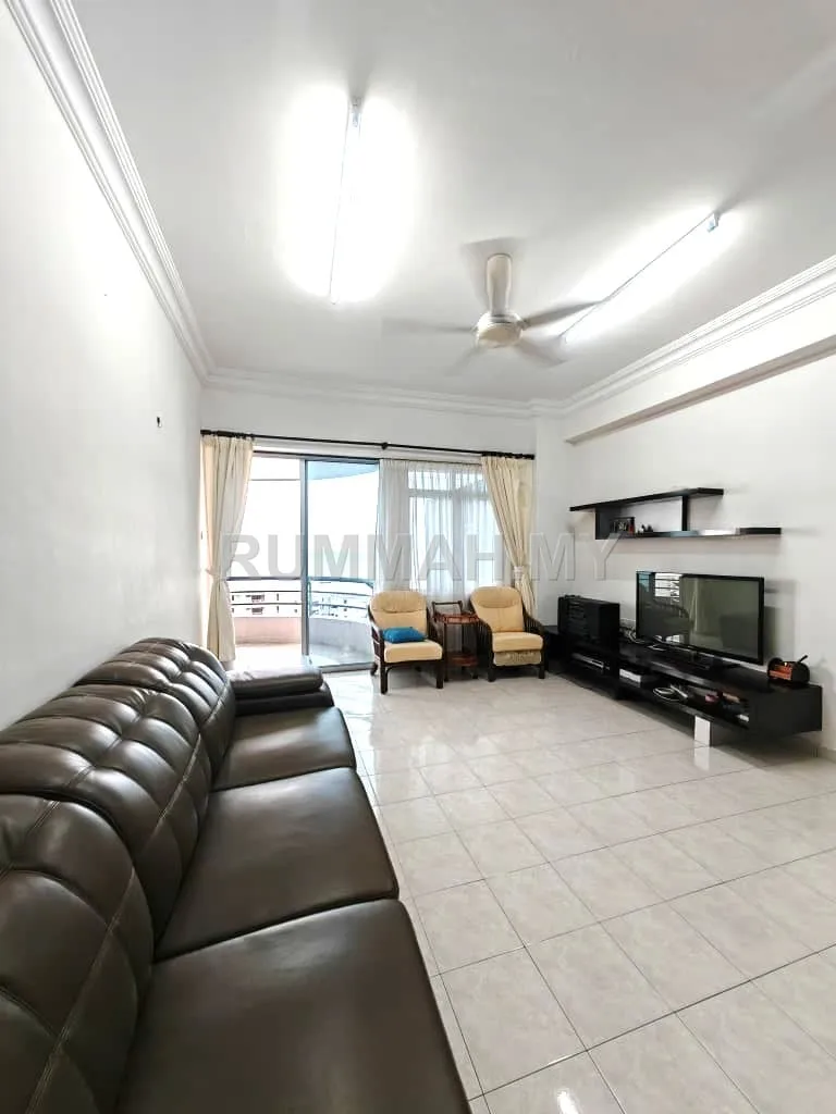 4-bedroom condo in Tanjung Bungah, Penang for rent — Coastal Towers/Tanjung Bungah/1200 Sqft/Fully Furnished/2 Car Parks/Seaview/Corner unit