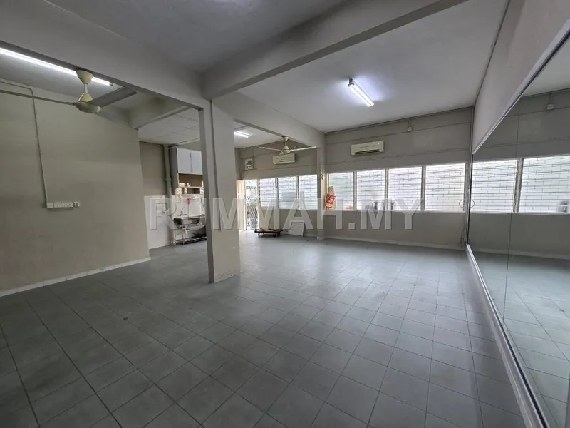 commercial in Lip sin Ground floor shop, Penang — photo 3