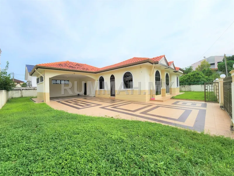 3-bedroom house in Sungai Ara, Penang for sale — Lintang Sungai Ara Bungalow