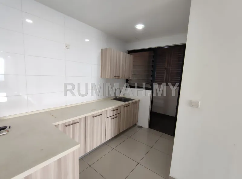 condo in Taman Mas Puchong, Selangor — photo 3