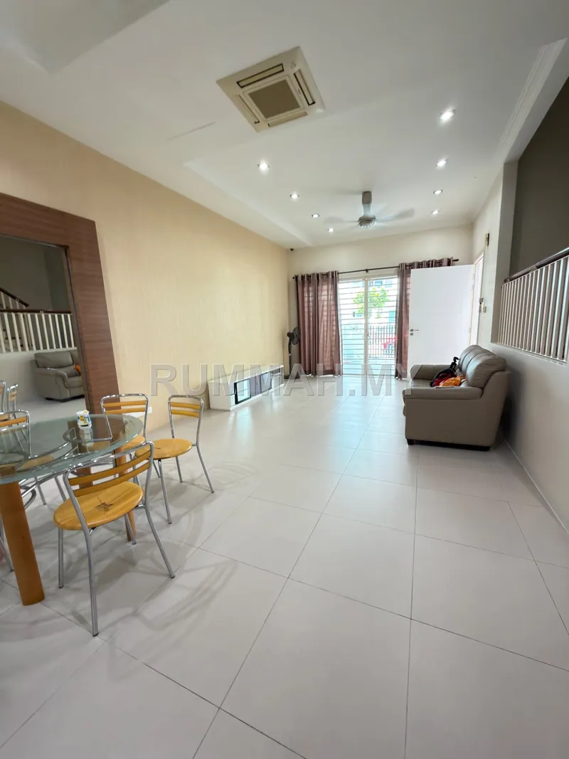 5-bedroom house in Tanjung Bungah, Penang for sale — Gated guarded 3 storey terrace 2 Permai Tanjung bungah Tenby intl school 