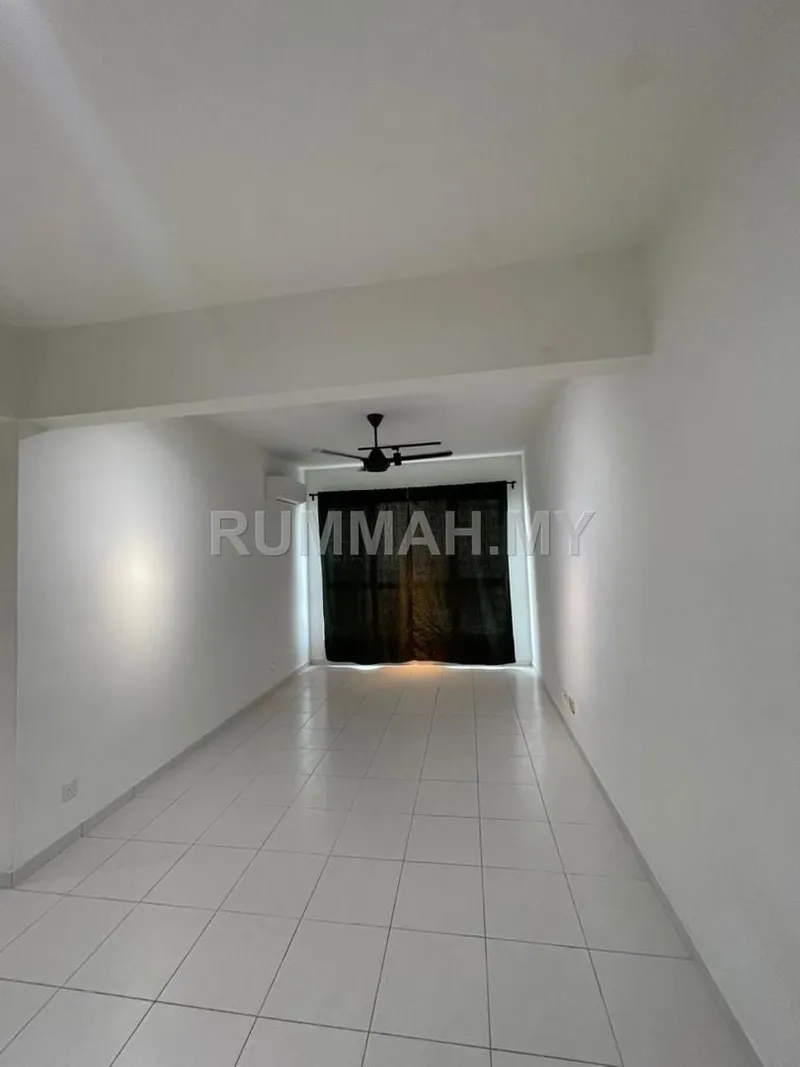 3-bedroom condo in Tanjung Tokong, Penang for rent — [3 Carparks] I-Santorini, Tanjung Tokong | Partial Furnished