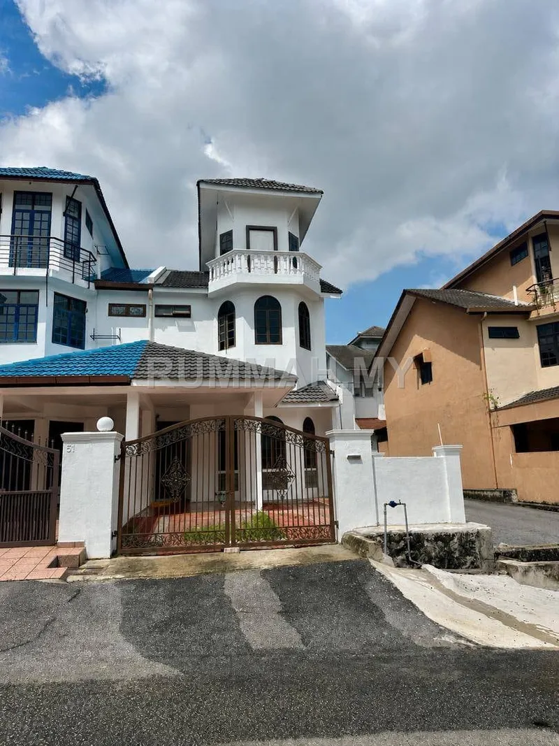 4-bedroom house in Taman Bukit Utama, Ampang, Selangor for sale — END LOT  2.5 Storey Terrace, Bukit Antarabangsa for SALE