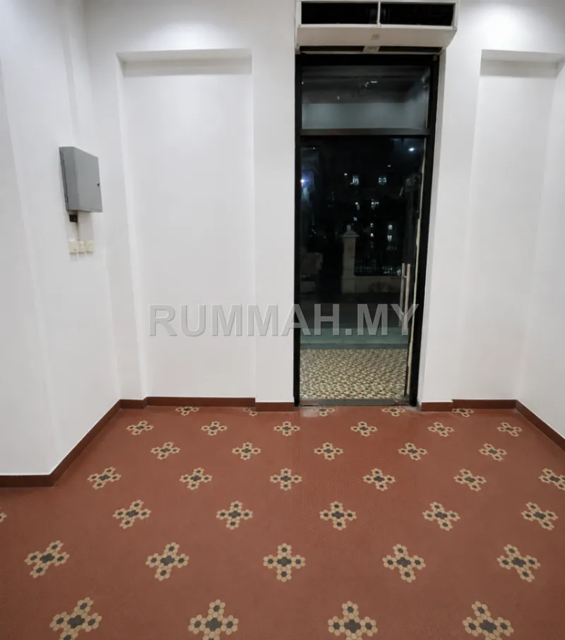 2 Storey Corner  Commercial Shoiplot at Lorong Madras 