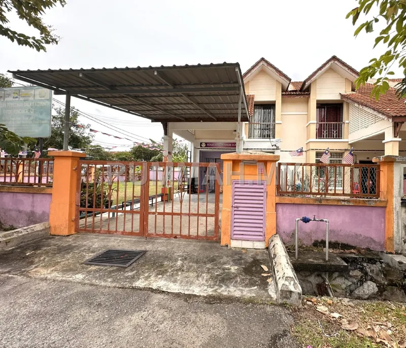4-bedroom house in Puncak Alam, Selangor for sale — Corner Lot 2 Storey Terrace Taman Alam Suria, Puncak Alam