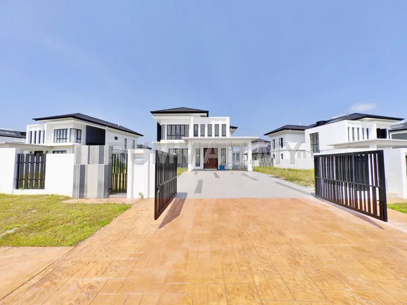 6-bedroom house for sale in Bangi, Selangor - 2 Storey Bungalow Alam Sari Bangi HUGE LAND