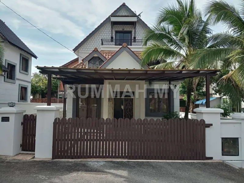 3-bedroom house for sale in Batu Ferringhi, Penang