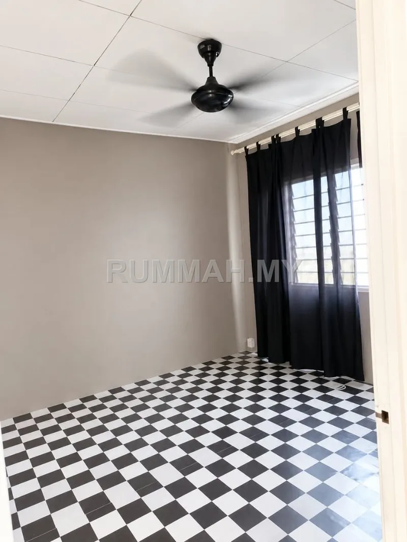 Apartment for Sale @ PANGSAPURI PUTRA PERMAI SELESA, SERI KEMBANGAN | Leasehold