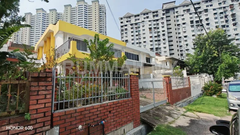 5-bedroom house in Gelugor, Penang for sale — Semi-Detached House for Sale @ Tingkat Batu Uban, Gelugor | Freehold SE-L1994