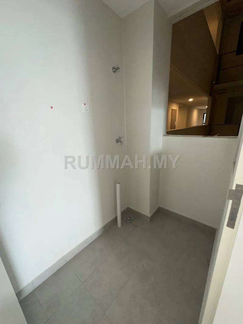 condo in Damansara perdana, Selangor — photo 3