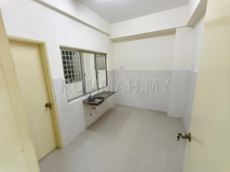 condo in Bandar Sunway, Selangor — photo 2
