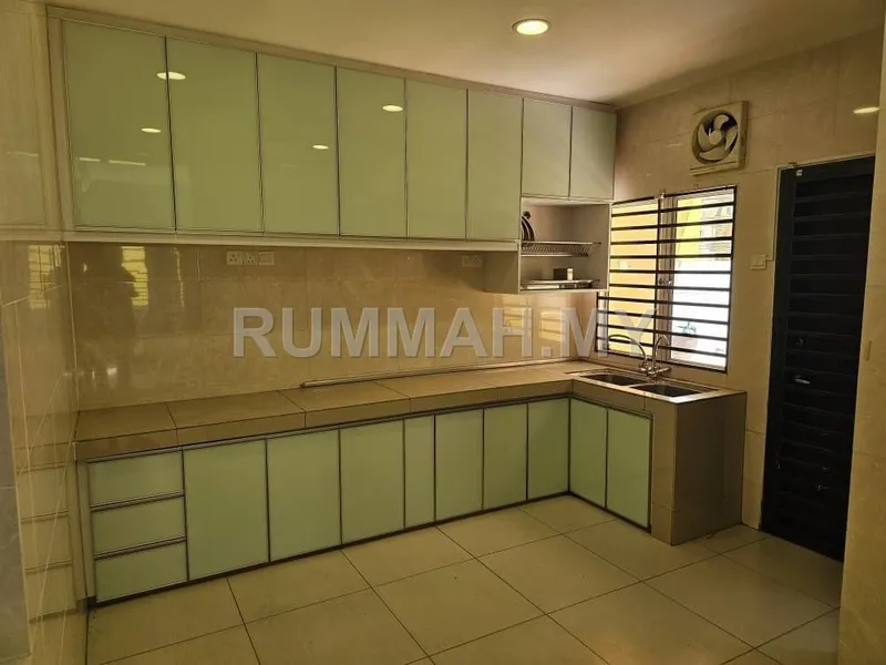house in Seri Kembangan, Selangor — photo 3