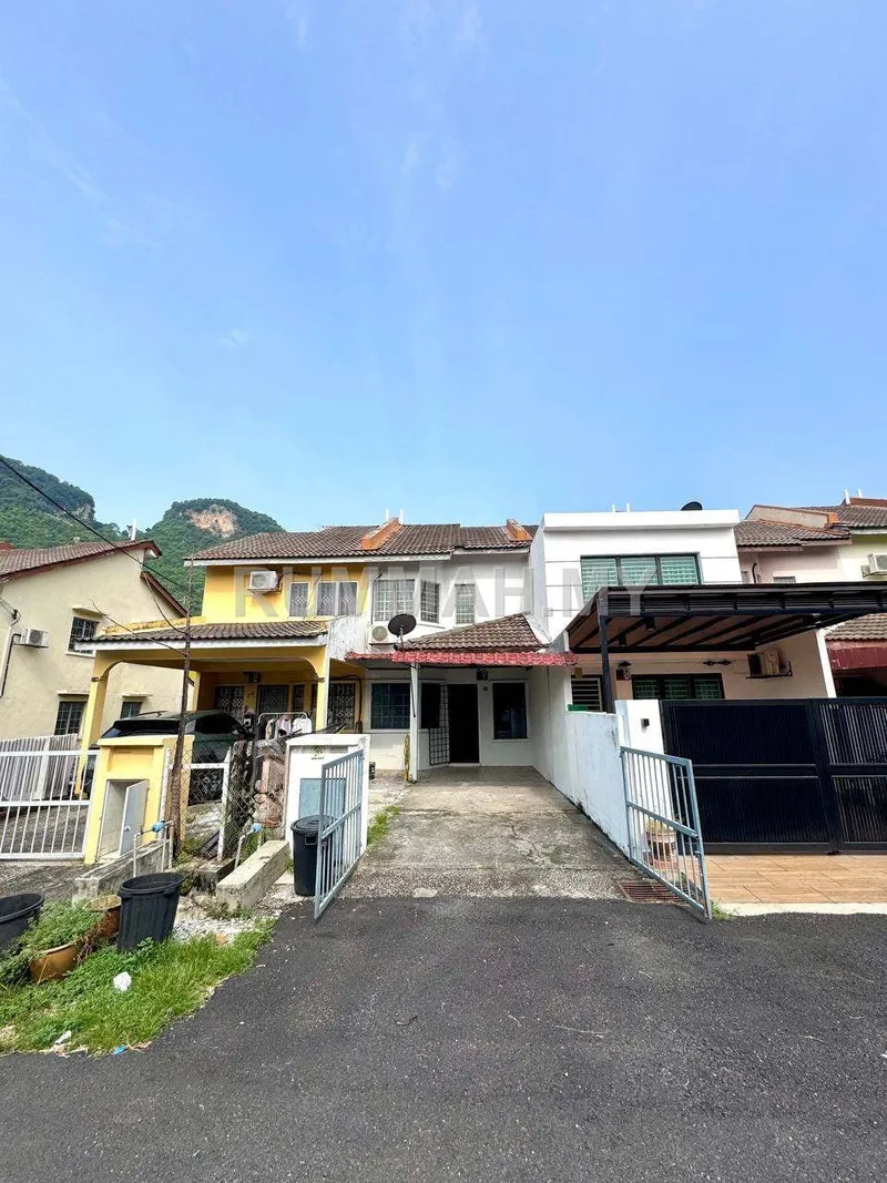 3-bedroom house in gombak, Kuala Lumpur for sale — Double Storey Taman Industri Bolton, Gombak
