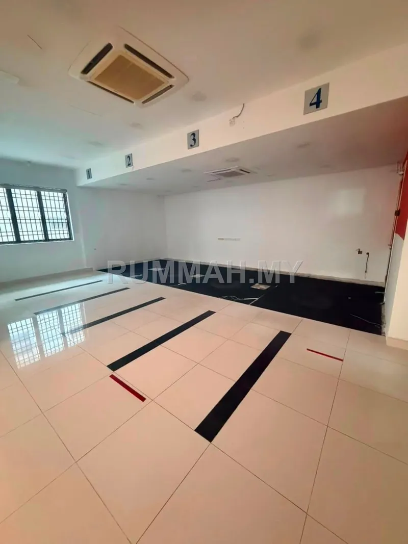 2 Storey Huge Commercial Bungalow @ Jalan Kelawai