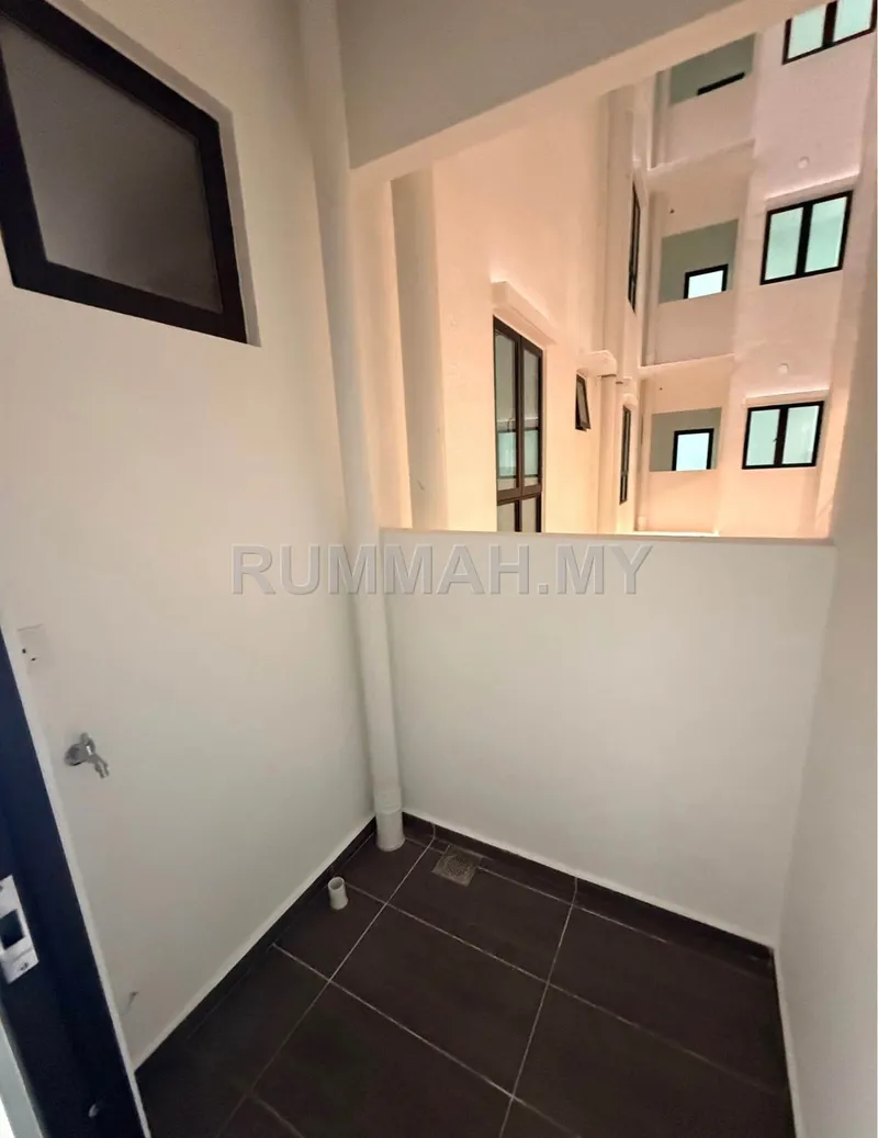 condo in Teluk Kumbar, Penang — photo 2