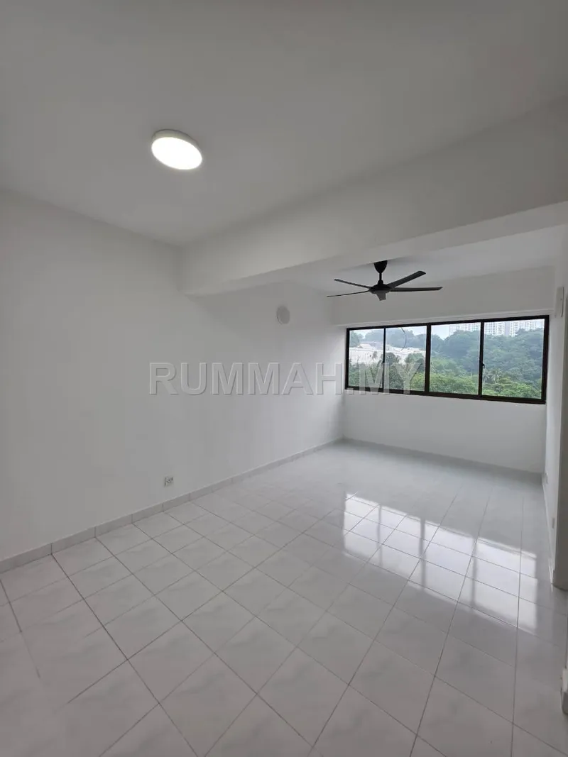3-bedroom condo in Bayan Lepas, Penang for rent — Apartment for Rent @ Greenlane Heights, Greenlane 11600 | Spacious