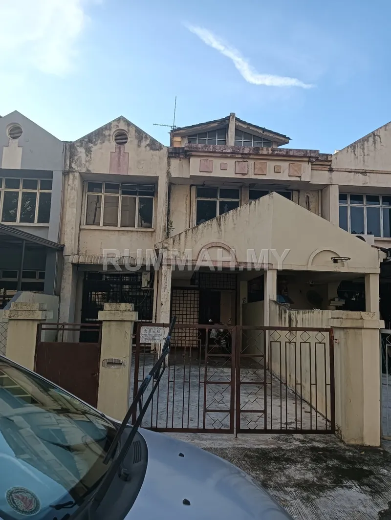 double storey terrace house in good condition with well maintenance services