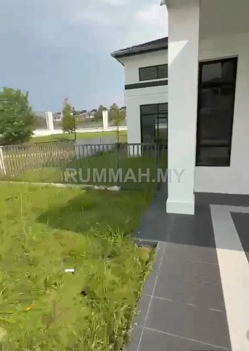 Eco Grandeur Puncak Alam Corner Lot Semi-D  4 Rooms  Guarded & Gated