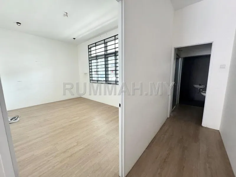 commercial in Jelutong, Penang — photo 3