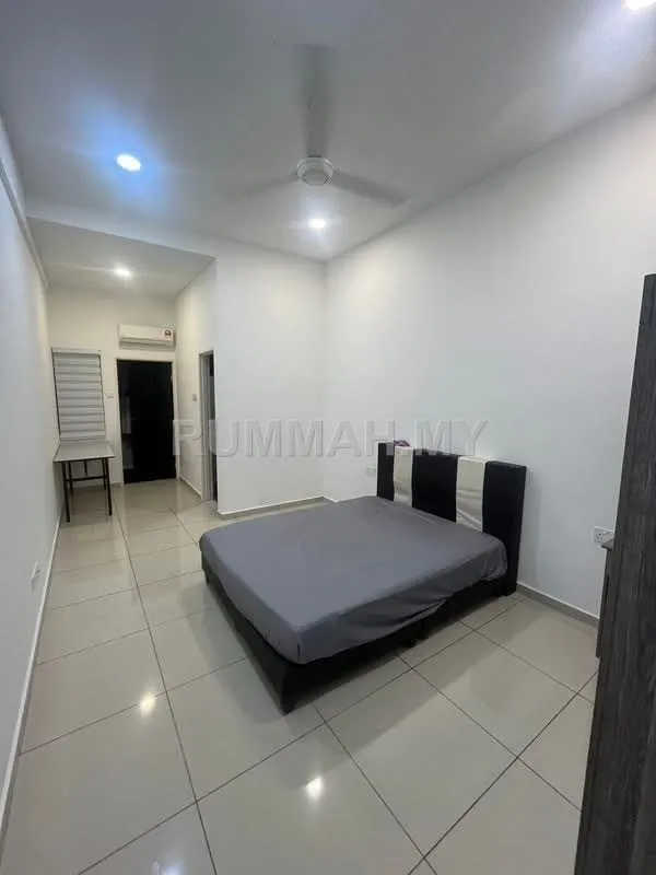 Daya Maju Townhouse Masterbedroom for rent