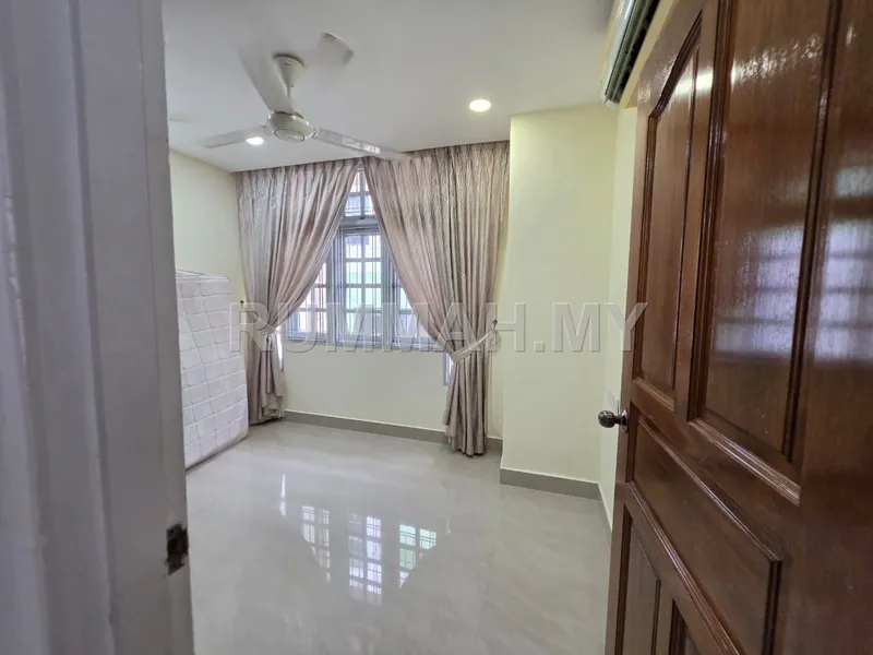 condo in Pulau Tikus, Penang — photo 3