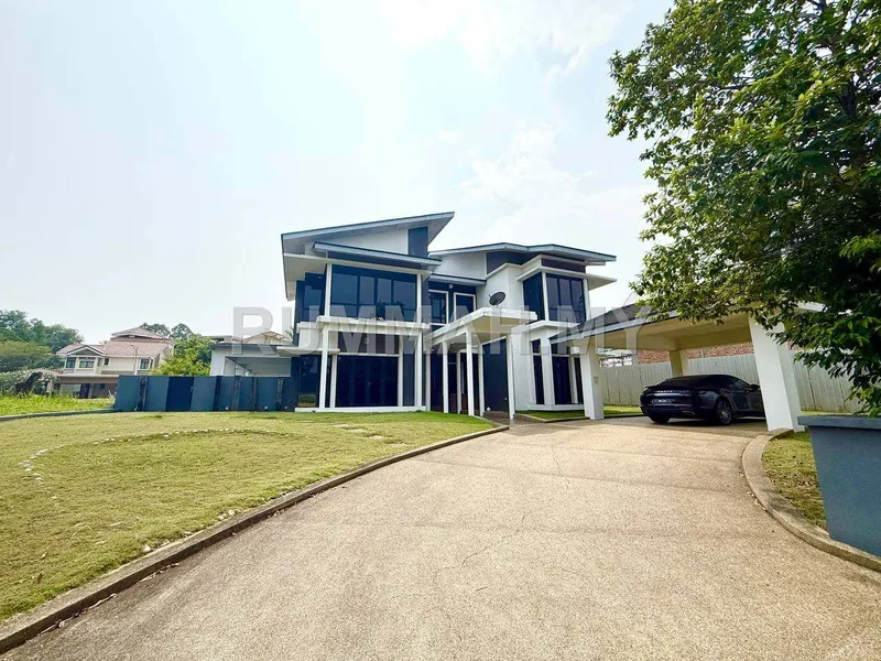 FOR SALE ✅✅✅  Double Storey Bungalow Perdana Lakeview East Cyberjaya     • FACING EAST⚡️⚡️    • RENOVATED⚡️⚡️    • SEMI- FURNISHED⚡️⚡️    • PREMIUM LAKE VIEW⚡️⚡️  Asking Price : RM 3,500,000 Only‼️‼️  PROPERTY DETAILS : - Freehold - Non Bumi Lot - Land area : 90’ x 126’ Sqft. (Approx) - Build up : 5,700 Sqft. (Approx) - 5 + 1 Bedrooms 7 Bathrooms - VIPs & Expart Surrounding - Large swimming pool - Maintainance fee RM 300 - Smart home - 24Hrs Gated & Guarded  AMENITIES : - 5–7 min ke DPULZE Shopping Centre, Tamarind Square - 5–10 min ke Hospital Cyberjaya, Mitsui Outlet Park, KLIA - Berhampiran sekolah ternama: ELC Cyberjaya, Nexus International - Universiti berdekatan: MMU, Limkokwing, Xiamen University  ACCESSIBILITY : - MEX Highway - ELITE Highway - LDP - Jalan Utama Cyberjaya - Putrajaya  Interested! Contact Me Now!  Fasha Saari REN79014 Perunding Hartanah   Tel: +60166765300 http://wasap.my/60166765300  (Berminat nak listkan rumah sewa atau beli/jual rumah subsale atau projek baru? Pun boleh contact saya. Seluruh malaysia saya boleh carikan rumah idaman anda)  Don’t miss out! Schedule your viewing today!