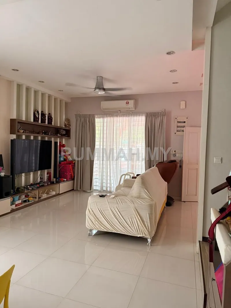 3-Storey Terrace for Sale @ Halaman Bukit Gambir, Bukit Gambir | Fully Furnished
