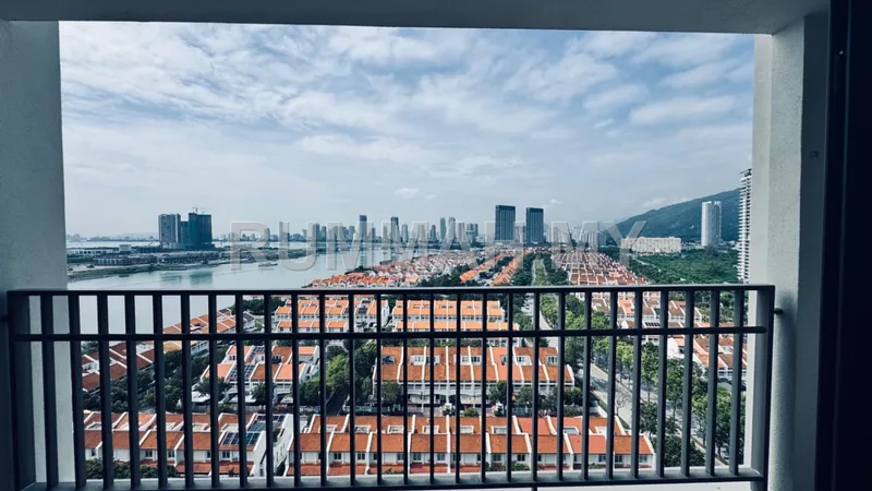 2-bedroom condo in Tanjung Tokong, Penang for sale — Straits Residence Middle Floor 1290sf 2CP Fully Reno Tanjung Tokong