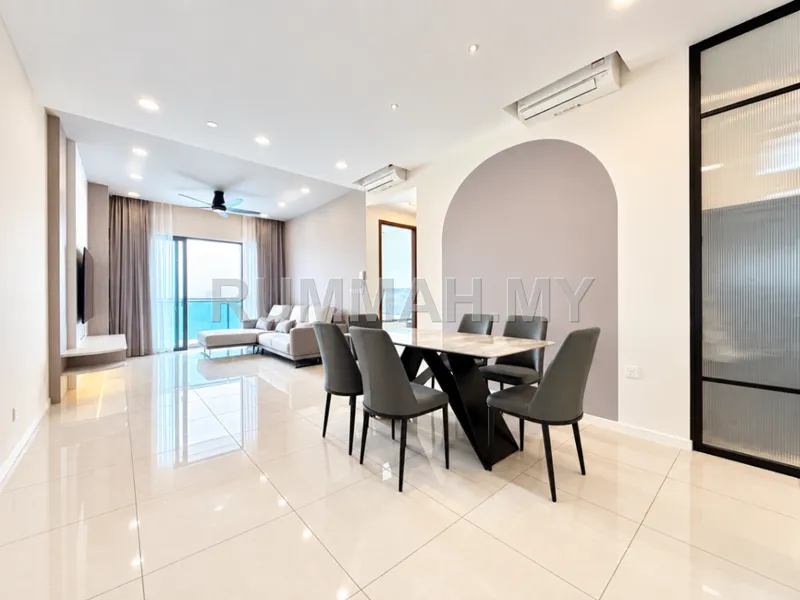 2-bedroom condo in Bayan Lepas, Penang for sale — Queens Residences Q2 Brand New Units with Direct Seaview 2 Bedrooms with New Fully Renovated & Brand New Furniture For Sale